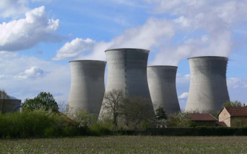 Un drone survole une centrale nucléaire en Belgique