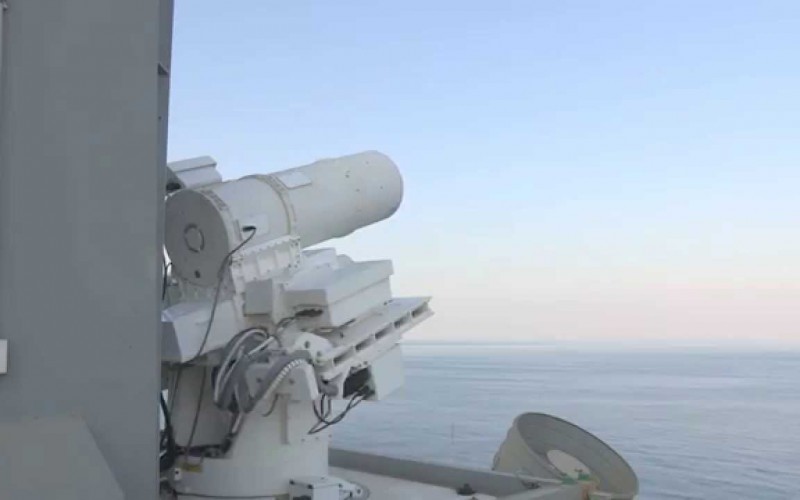 Démonstration du nouveau Laser anti-drone de l’US Navy