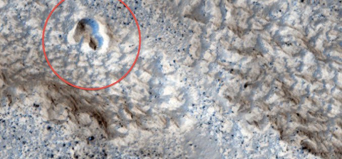Une base souterraine d’OVNI repérée sur Mars ?
