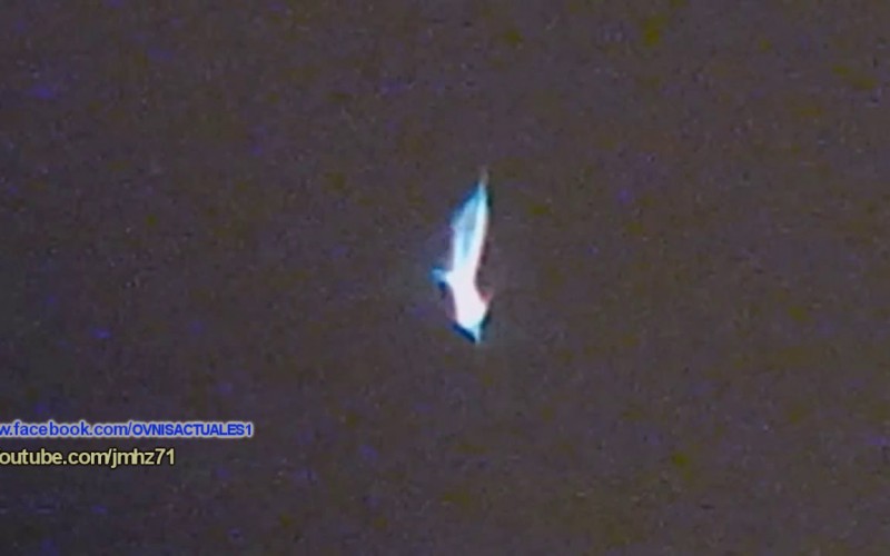 Lumière brillante non identifiée en forme d’ange au-dessus de New York (13.02.2015)