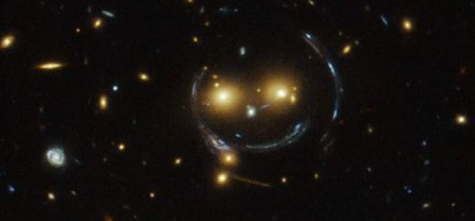 NASA : Hubble dévoile un amas de galaxies en forme de smiley