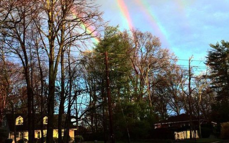 La photo d’un quadruple arc-en-ciel divise la Toile