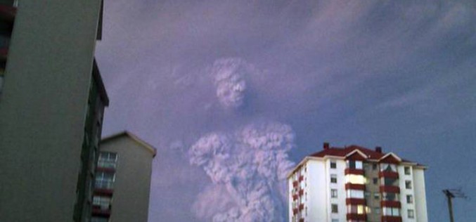 Un nuage de forme humaine près du volcan Calbuco intrigue