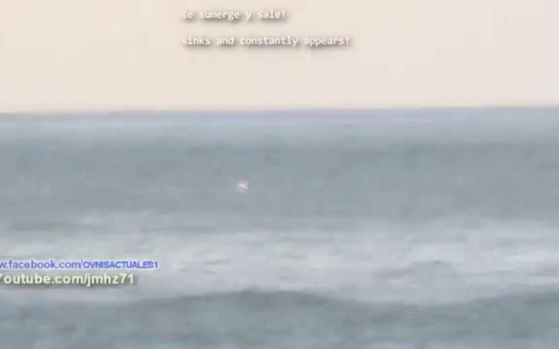 Ovni au-dessus de la mer de Tijuana au Mexique (04/10/2015)