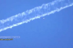 Un ovni évolue près de chemtrails à Los Angeles