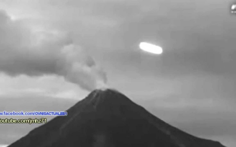 Un ovni survol le volcan Colima (Mexique 04.07.2015)