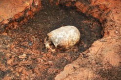 Étrange crâne de squelette découvert sur le Stonehenge russe