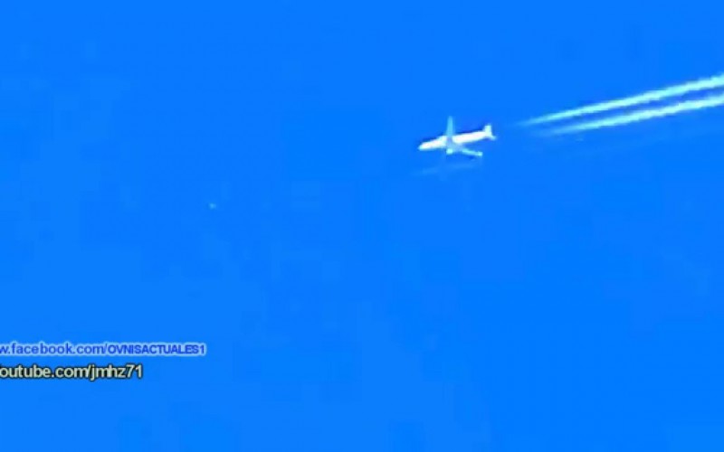 Ovni passant entre deux avions au Royaume-Uni (01/01/2016)