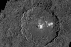 Cérès : de nouvelles images des taches lumineuses dans le cratère Occator