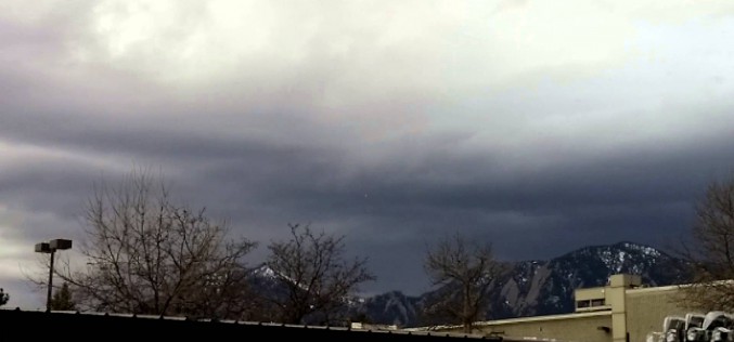 Lumière non identifiée filmée dans le Colorado (03/2016)