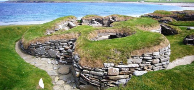 Le village de Skara Brae en Écosse