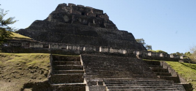 Xunantunich: découverte du plus grand tombeau maya du Belize