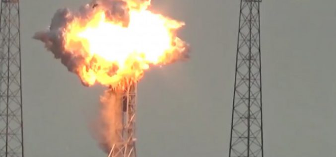 L’explosion de la fusée Falcon 9 reste un mystère