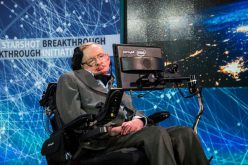 Stephen Hawking craint la rencontre avec les extraterrestres