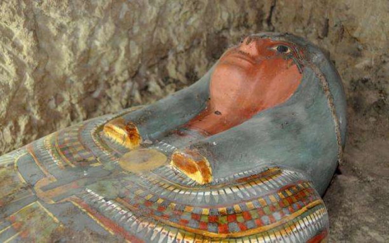 Une momie égyptienne intacte découverte près de Louxor