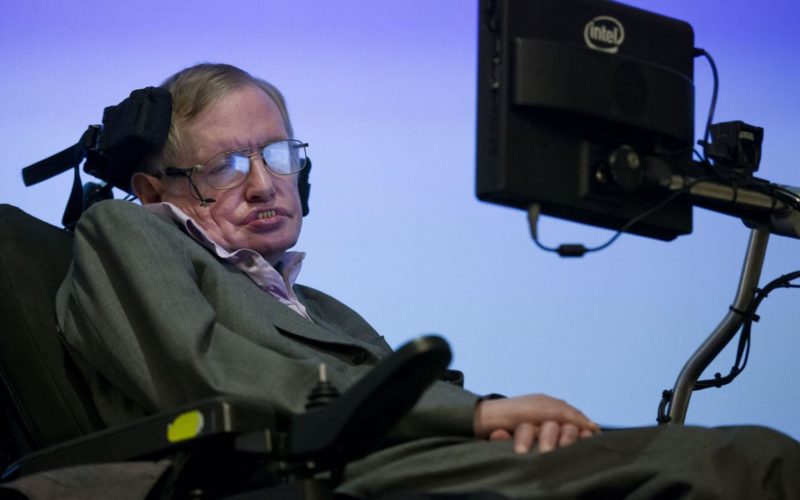 Dieu, les extraterrestres, la mort… Stephen Hawking en quelques citations marquantes