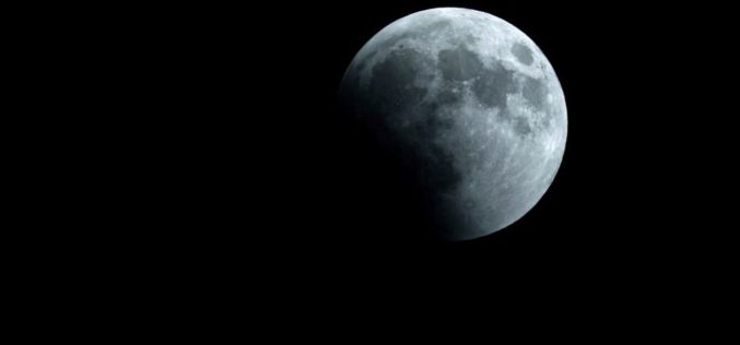 Confirmation de présence de glace à la surface de la Lune