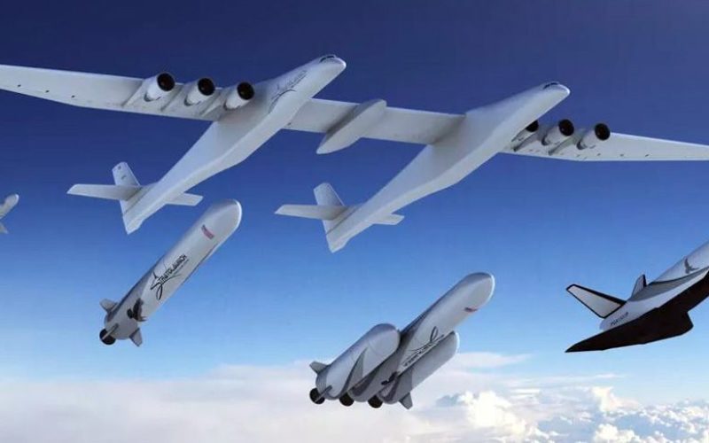 L’immense avion de Stratolaunch lancera aussi des fusées maison