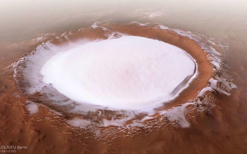 Un incroyable lac glacé photographié sur Mars